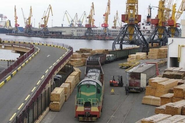 Оккупанты запустили железную дорогу в порт, чтобы продолжать похищение металла, – Андрющенко