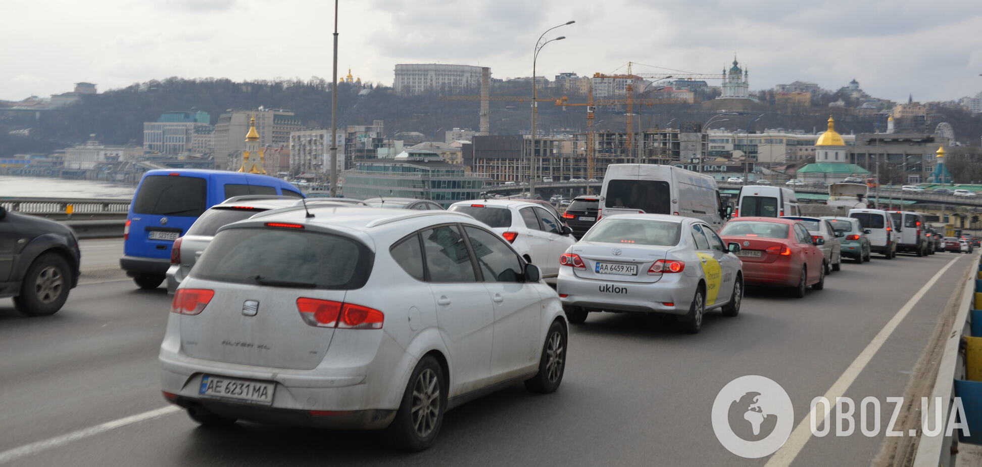 У Києві затори ускладнили рух на дорогах