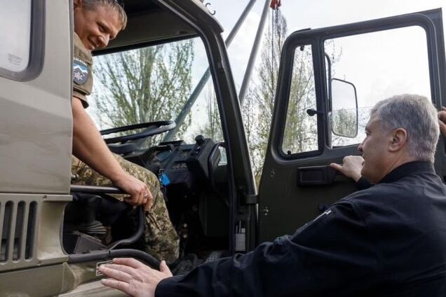 'Воевать надо не по советским стандартам': Порошенко заявил, что Украине нужна натовская концепция Save Soldiers