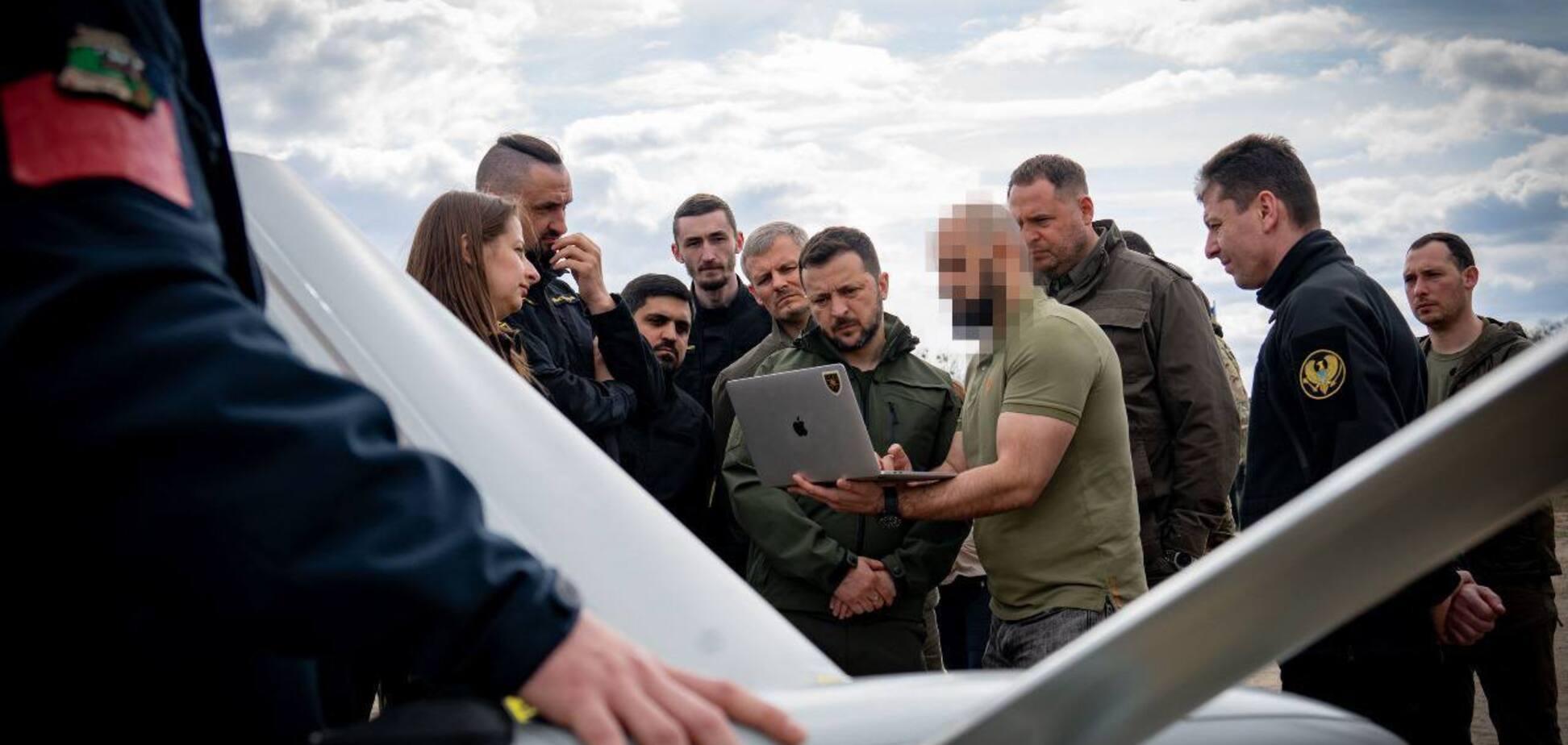 Уже получил первые победы: что известно об украинском аналоге российского 'Ланцета', который презентовали Зеленскому. Фото