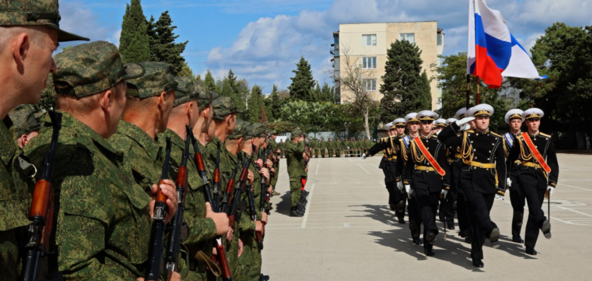 Оккупанты в захваченном Крыму хотят призвать в ряды своей армии 15 тыс. человек: появились подробности
