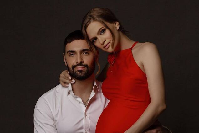 До мурашек. Виталий Козловский показал чувственное видео с беременной женой