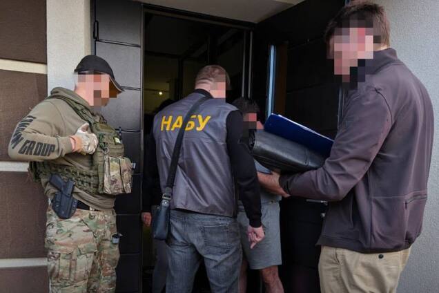 У справі про схему на Чернівецькій митниці вже є затримані