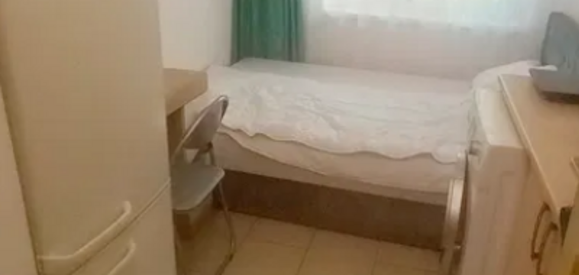 В Украине сдают в аренду квартиру на 12 'квадратов' со стиральной машинкой у кровати