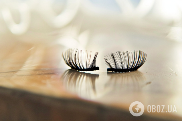 Як зняти накладні вії, не пошкодивши власні: поради