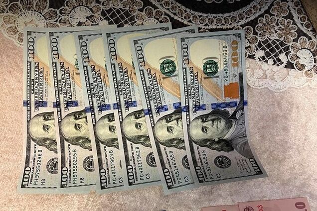 Украинцы могут получить фальшивые доллары