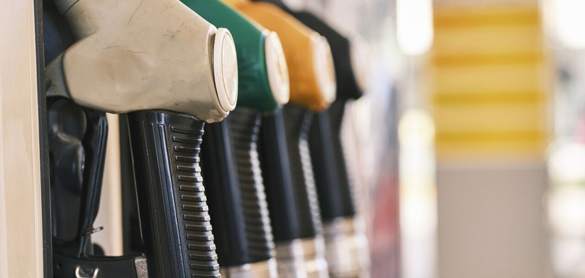 Українські АЗС відмовились від старих цін на бензин
