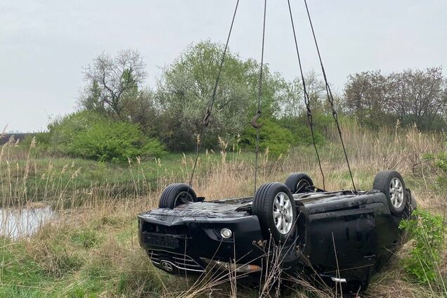 Авто злетіло в річку: на Полтавщині в ДТП загинули двоє чоловіків. Фото