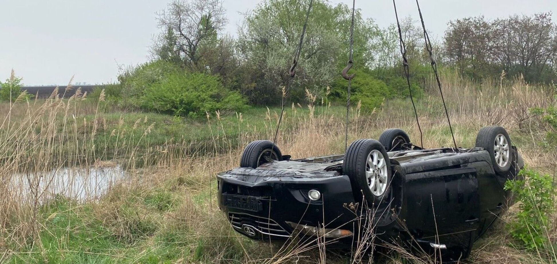 Авто злетіло в річку: на Полтавщині в ДТП загинули двоє чоловіків. Фото
