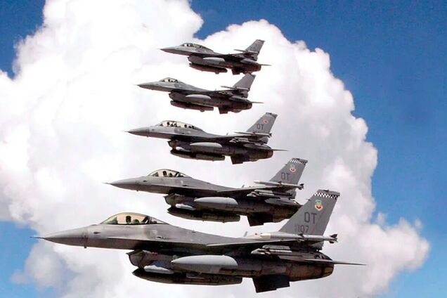 'Обучение продолжается постоянно': в ВС сказали, когда украинские пилоты сядут за штурвал F-16