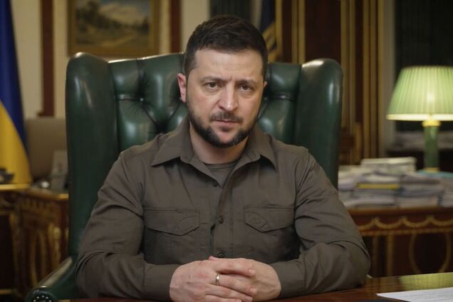 'Оккупант должен терять': Зеленский отметил украинские спецоперации на военных объектах РФ. Видео