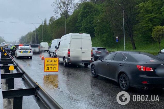 ДТП сталась на Набережному шосе