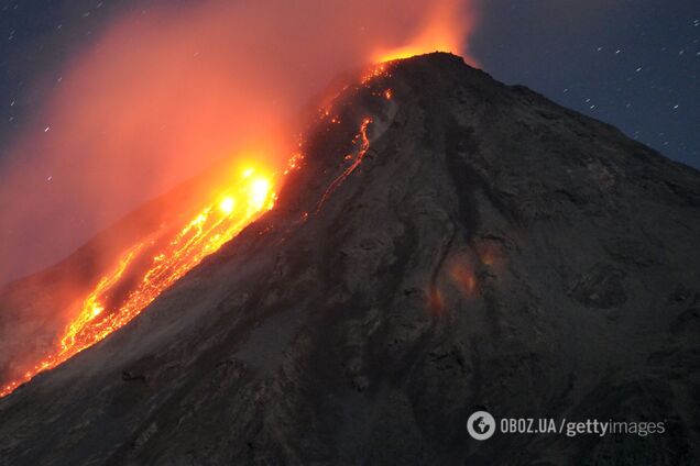 В Індонезії не на жарт розбушувався вулкан: який вигляд має 'вогняне пекло'. Фото і відео