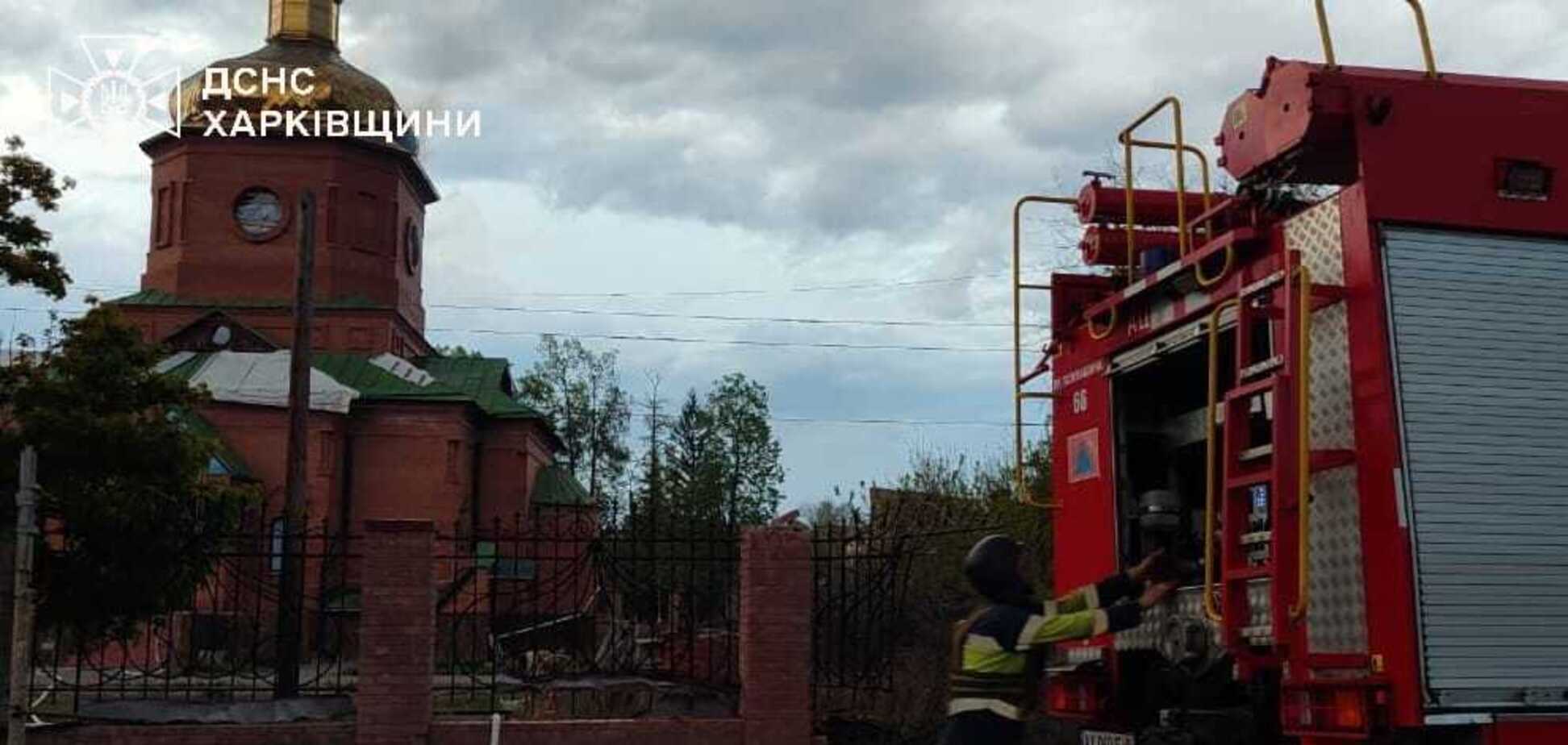 Ворог завдав масованих обстрілів по центру Вовчанська: загорілися кафе і церква. Фото