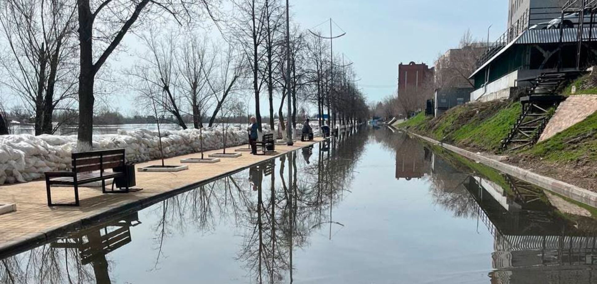 Затоплено кілька мікрорайонів: місто Курган в РФ продовжує йти під воду. Фото і відео