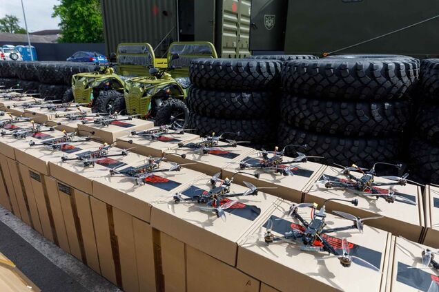 Эвакуационные квадроциклы, FPV-дроны и зарядные станции для РЭБ: воины на фронте получат новую помощь от Фонда Порошенко