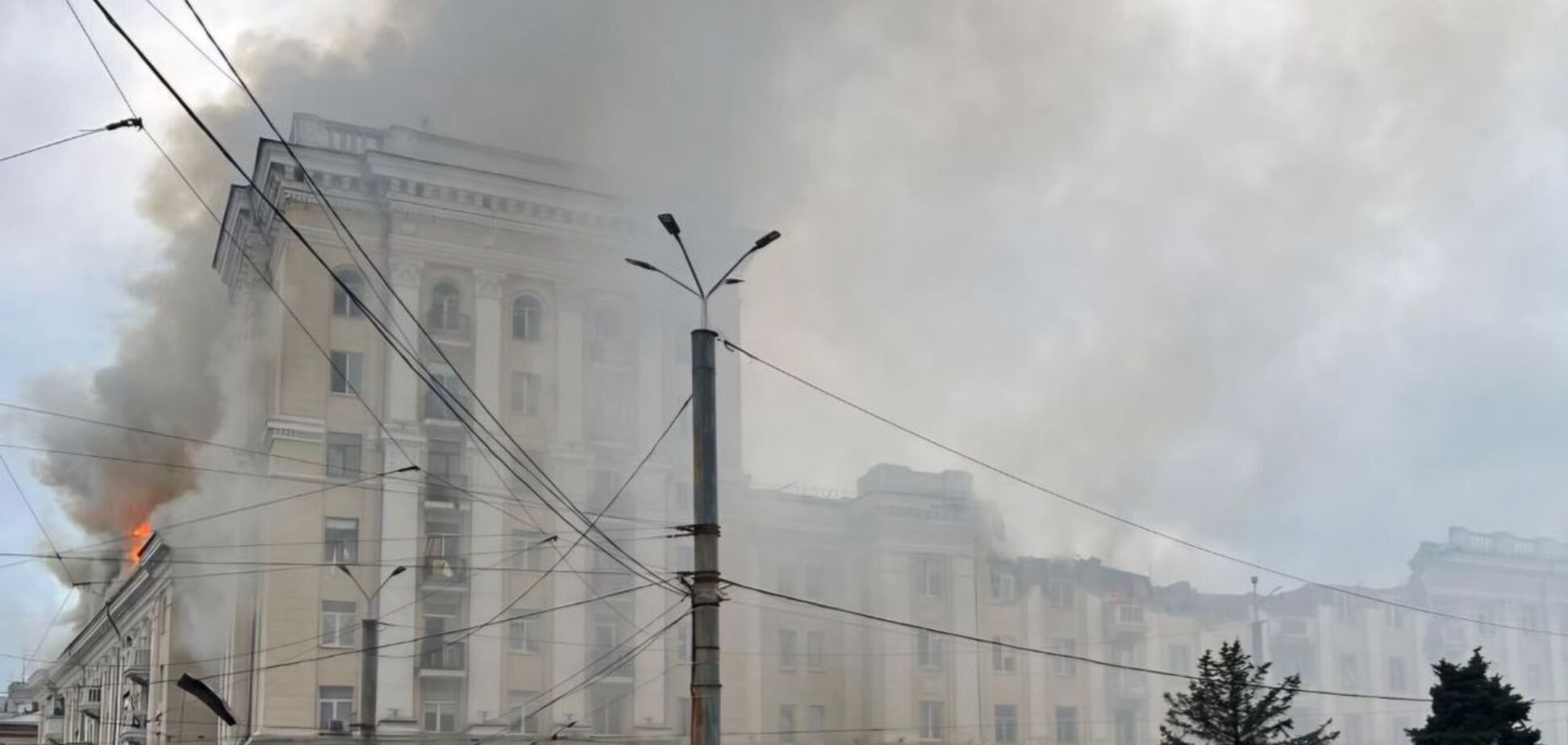 Россия ударила по Днепру: есть погибшие, 15 пострадавших, горит пятиэтажка, под завалами могут быть люди