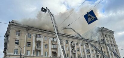 Росія вдарила по Дніпру: є загиблі, 15 постраждалих, горить п'ятиповерхівка, під завалами можуть бути люди. Фото й відео