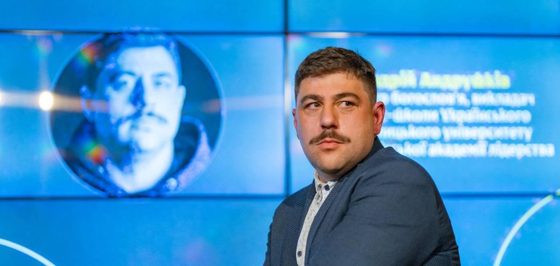 'Дереву памяти нужен гумус из историй': интервью с Андреем Андрушкивым в рамках выставки 'Голоса' музея 'Голоса мирных' Фонда Рината Ахметова