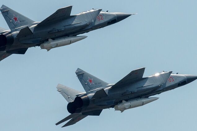 По всій території України оголошували повітряну тривогу: Росія втретє за день піднімала носій 'Кинджалів' МіГ-31К