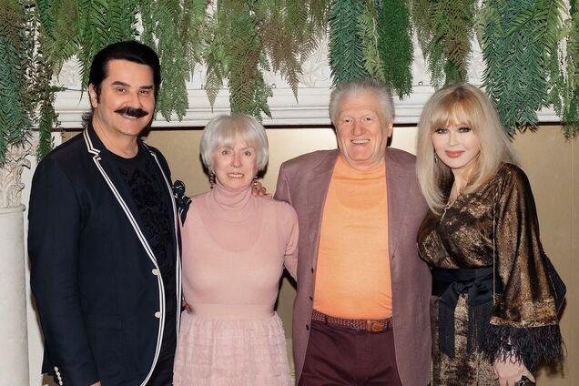 Павел Зибров показал свежее фото со своими кумовьями – семейством Рыбчинских, которые отпраздновали 55-летие брака