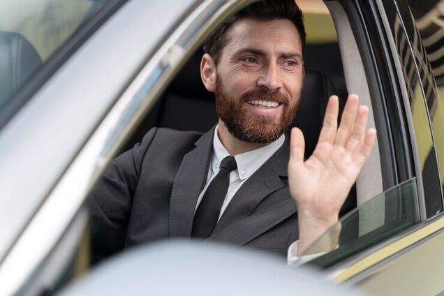 Цього не пишуть у ПДР: які існують негласні правила спілкування водіїв на дорозі