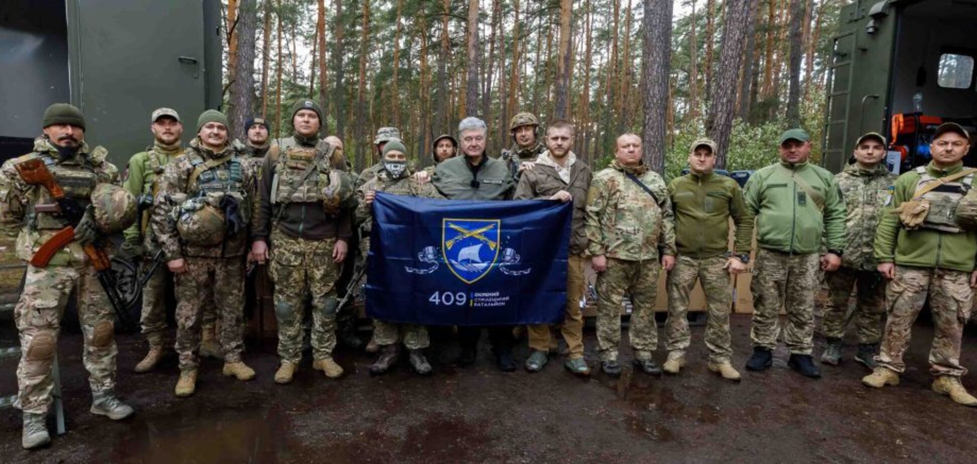 Порошенко привез технику в батальон, который возглавил Андрей Пидлисный