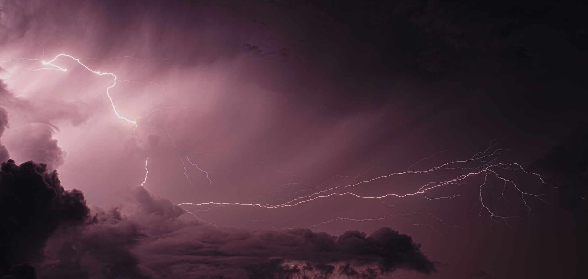 Заморозки і помірні дощі: синоптики дали прогноз погоди на неділю, 21 квітня