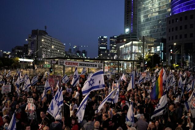 В Израиле прошли протесты с требованием новых выборов и соглашения об освобождении заложников. Фото