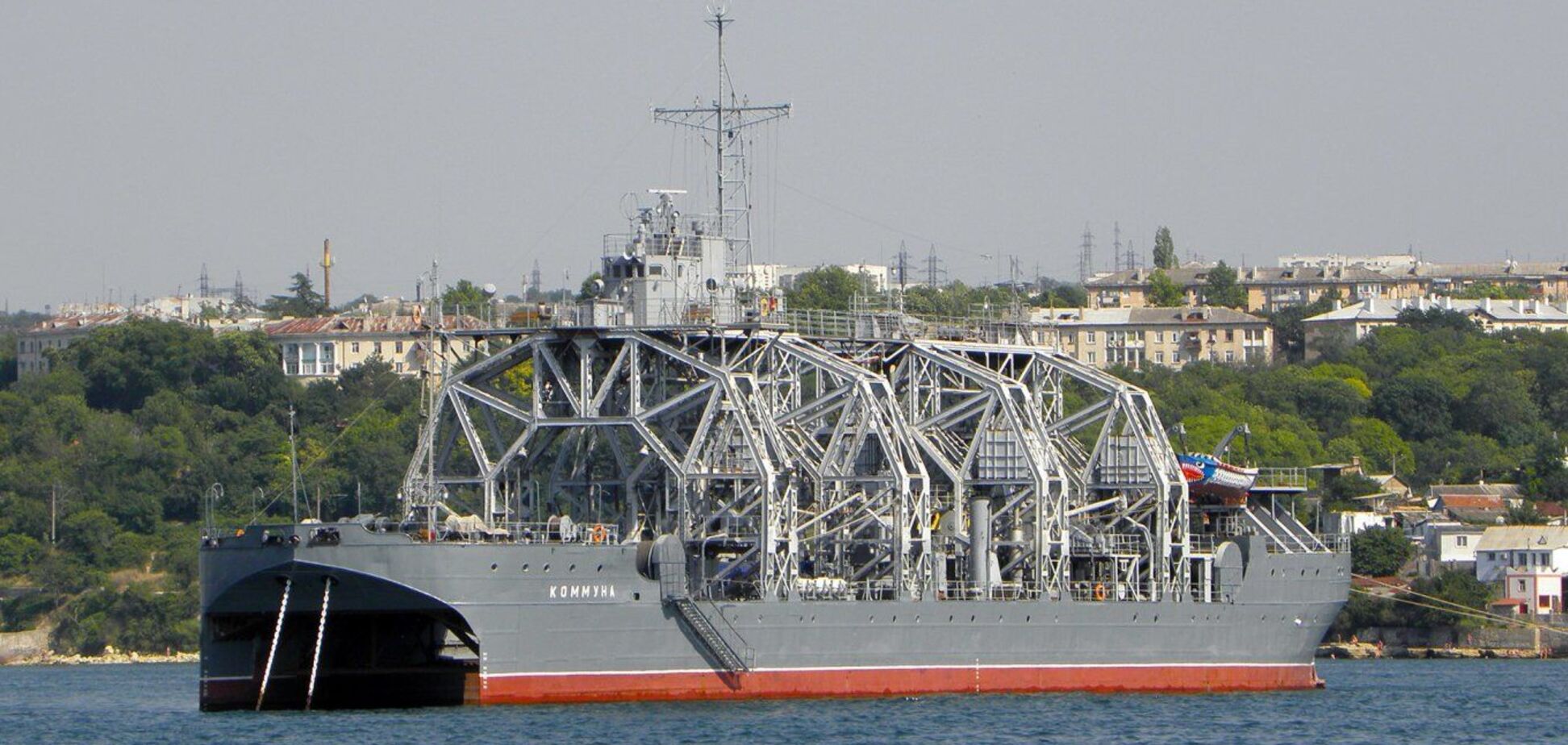ЗСУ уразили у Севастополі 100-річний російський корабель 'Коммуна': що про нього відомо