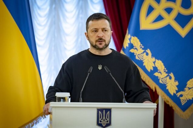 Зеленський вручив ордени 'Золота Зірка' та відзнаки 'Хрест бойових заслуг' захисникам і відзначив їхній подвиг у війні. Фото й відео