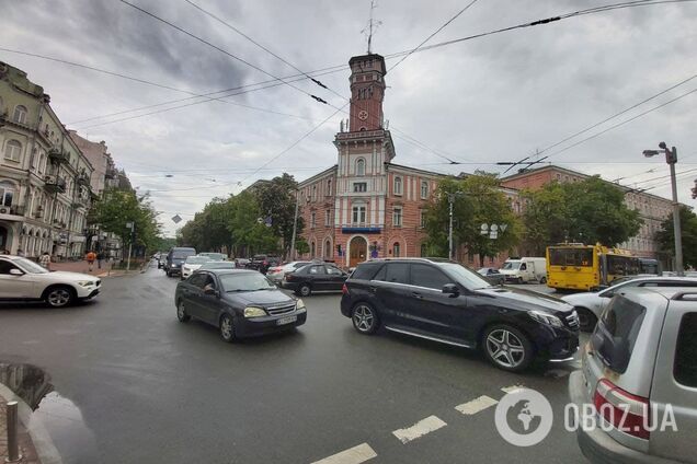 В Киеве пробки усложнили движение на дорогах