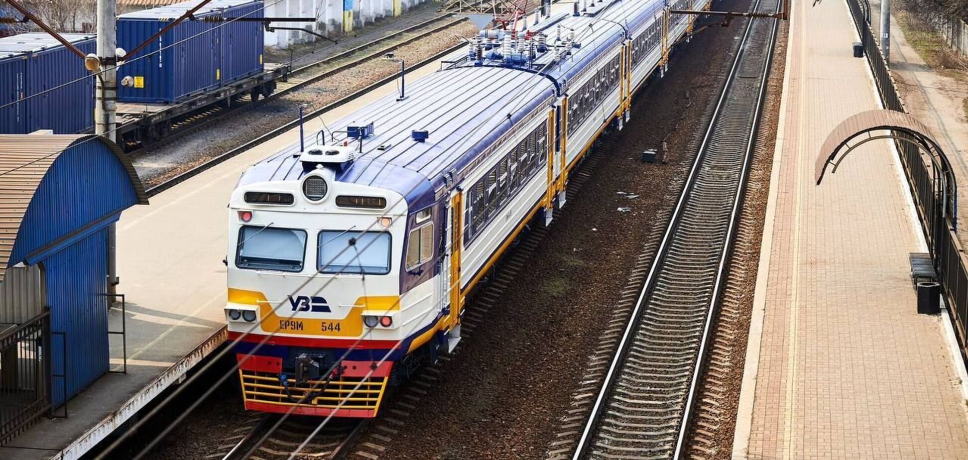 Міська електричка збила на смерть жінку