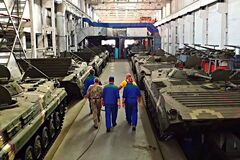 'Каждый месяц больше украинского оружия': Зеленский рассказал, сколько работников задействовано в украинском ОПК