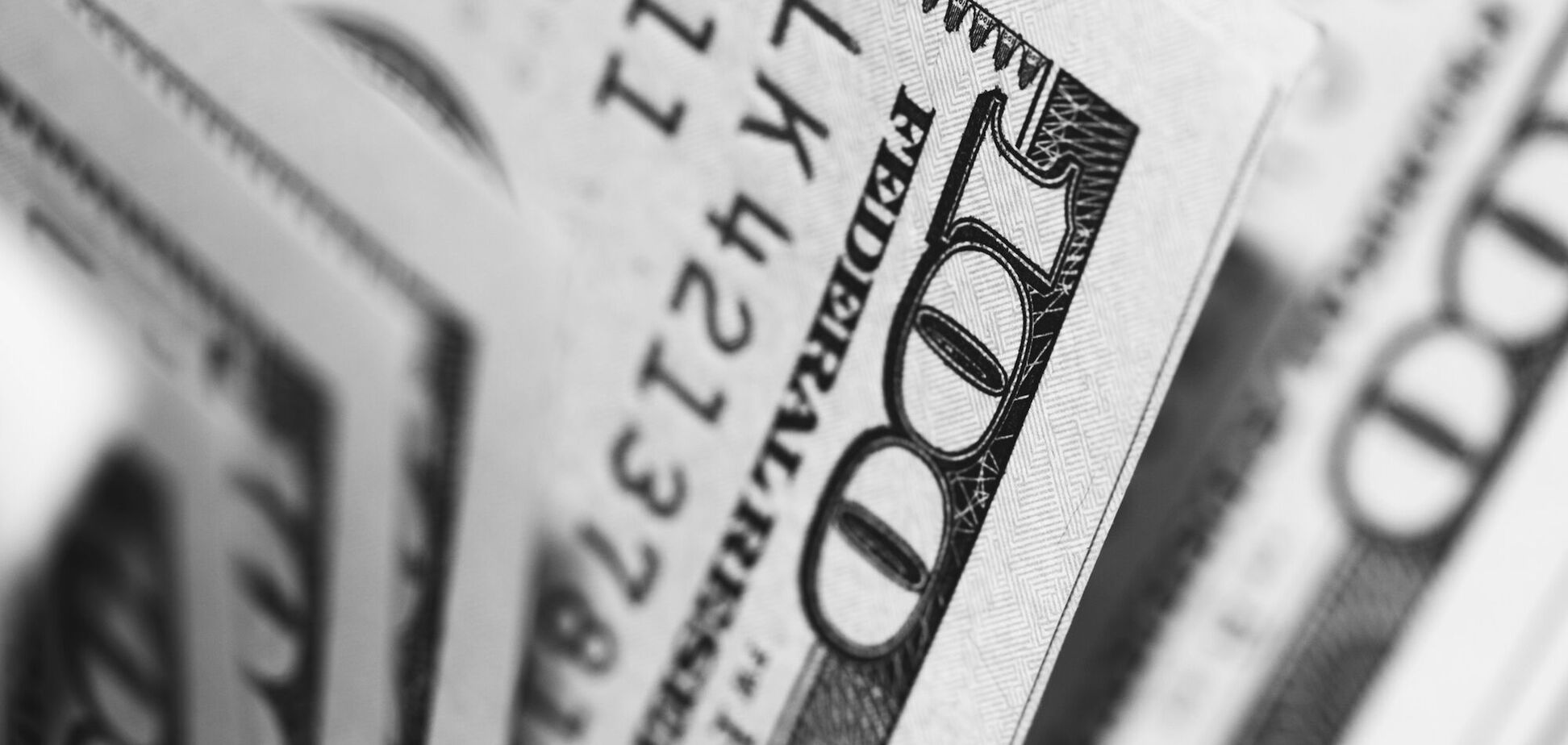 Украинцам 'подсовывали' фальшивые доллары