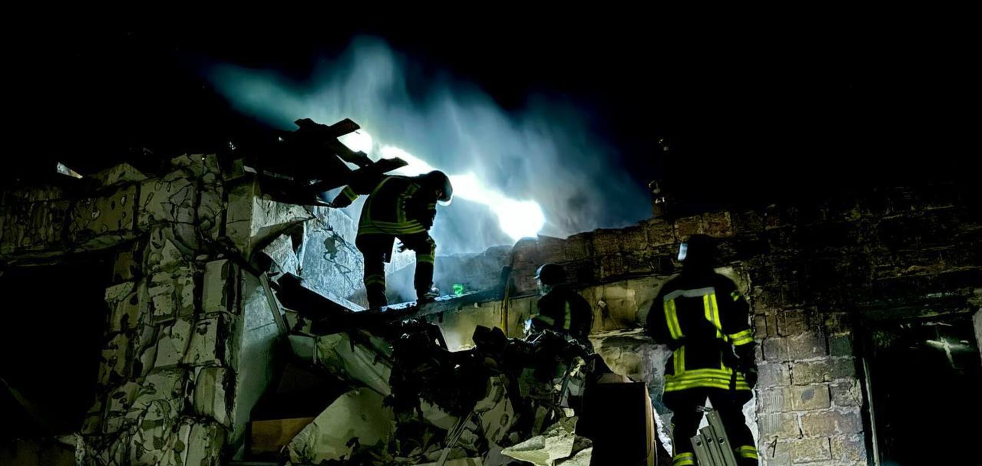 Окупанти атакували Одесу 'Шахедами': пошкоджено будинки, постраждали дев’ятеро людей. Фото й відео