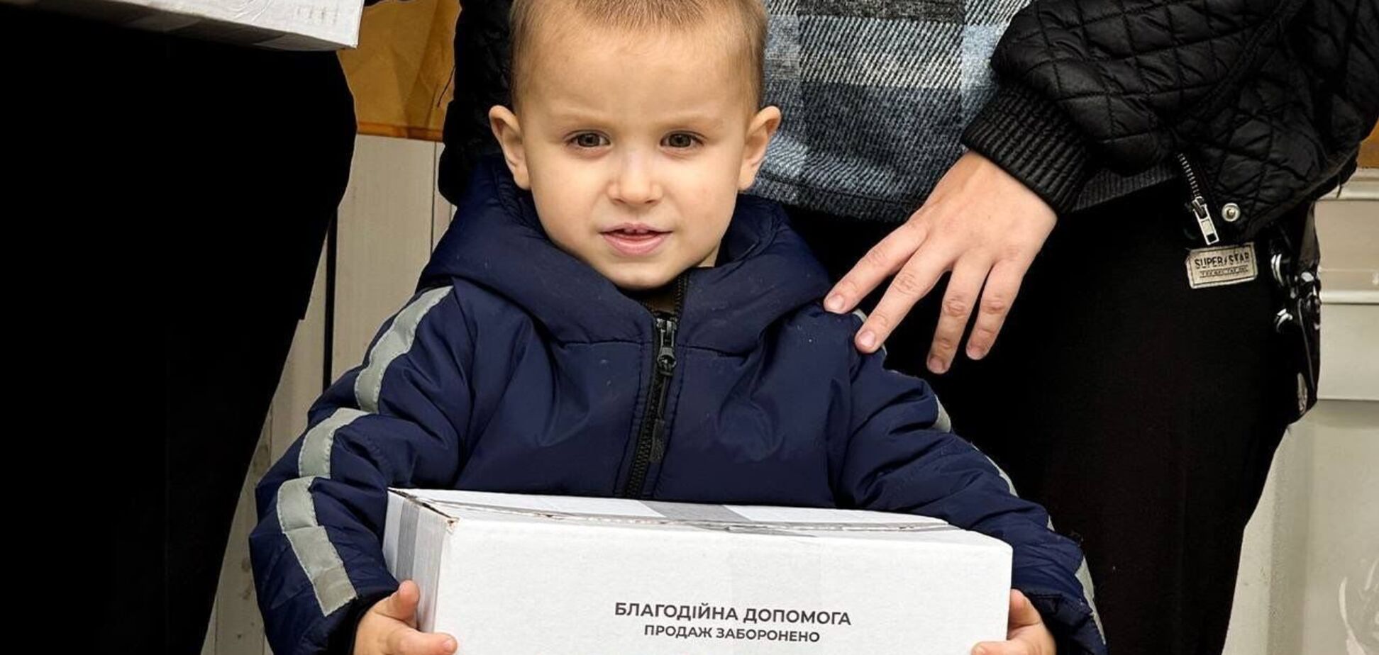 Мешканцям Сумщини видали продуктові набори від Фонду Ріната Ахметова
