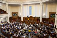 'Защита Украины' касается всех: Рада приняла законопроект, по которому парней и девушек не будут разделять