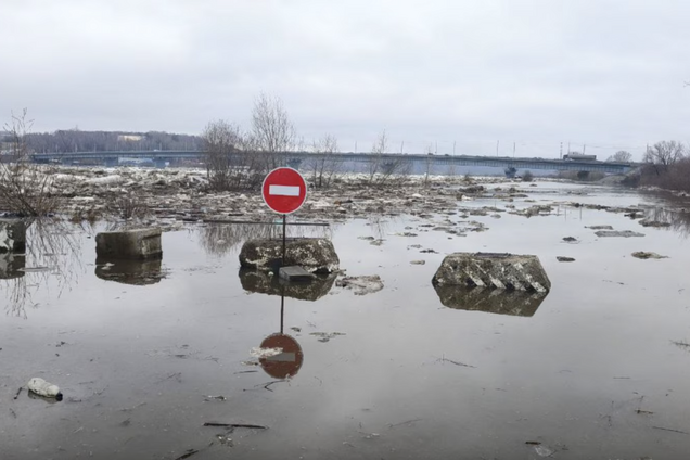 В России из-за наводнения затопило урановые скважины: есть угроза заражения рек