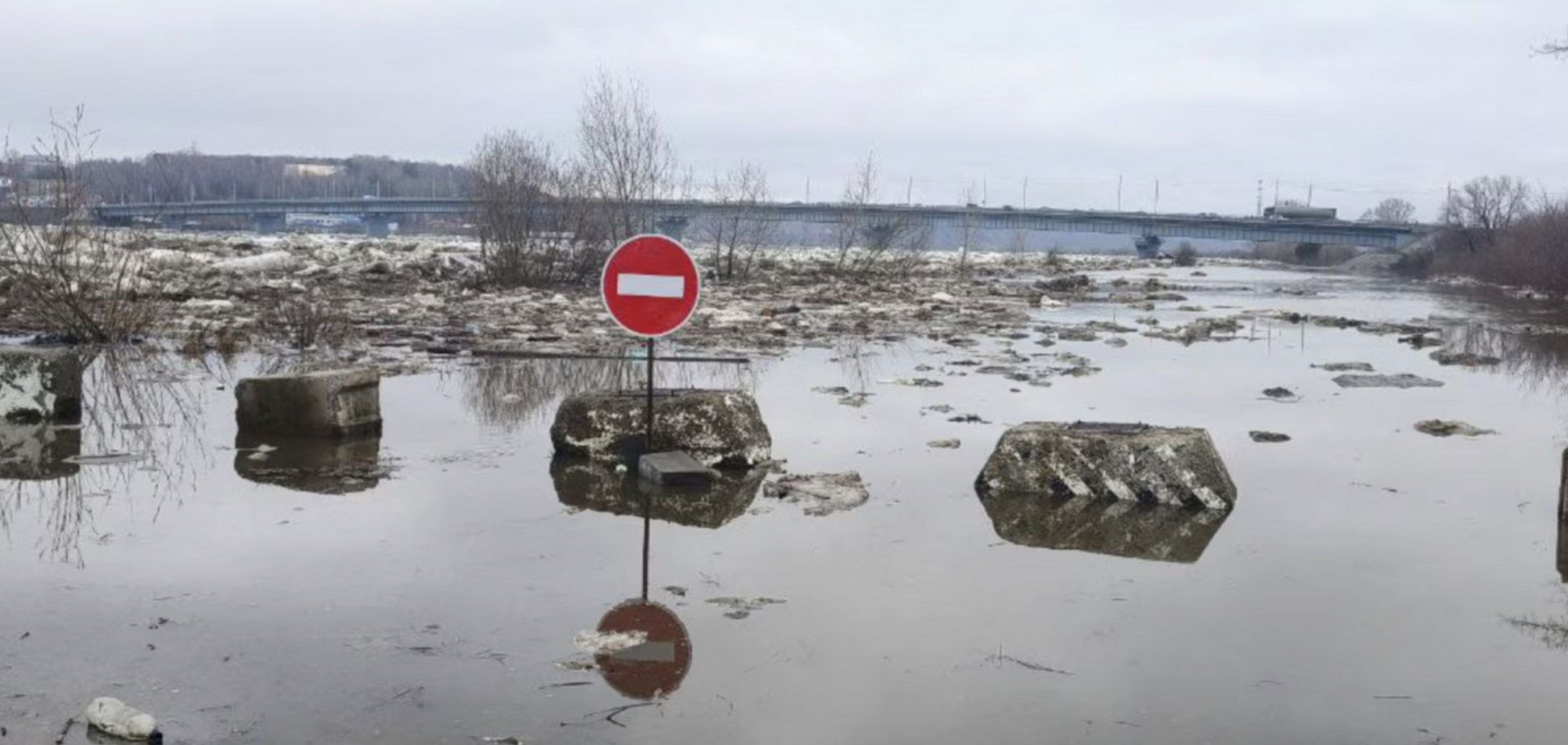 У Росії через повінь затопило уранові свердловини: є загроза зараження річок
