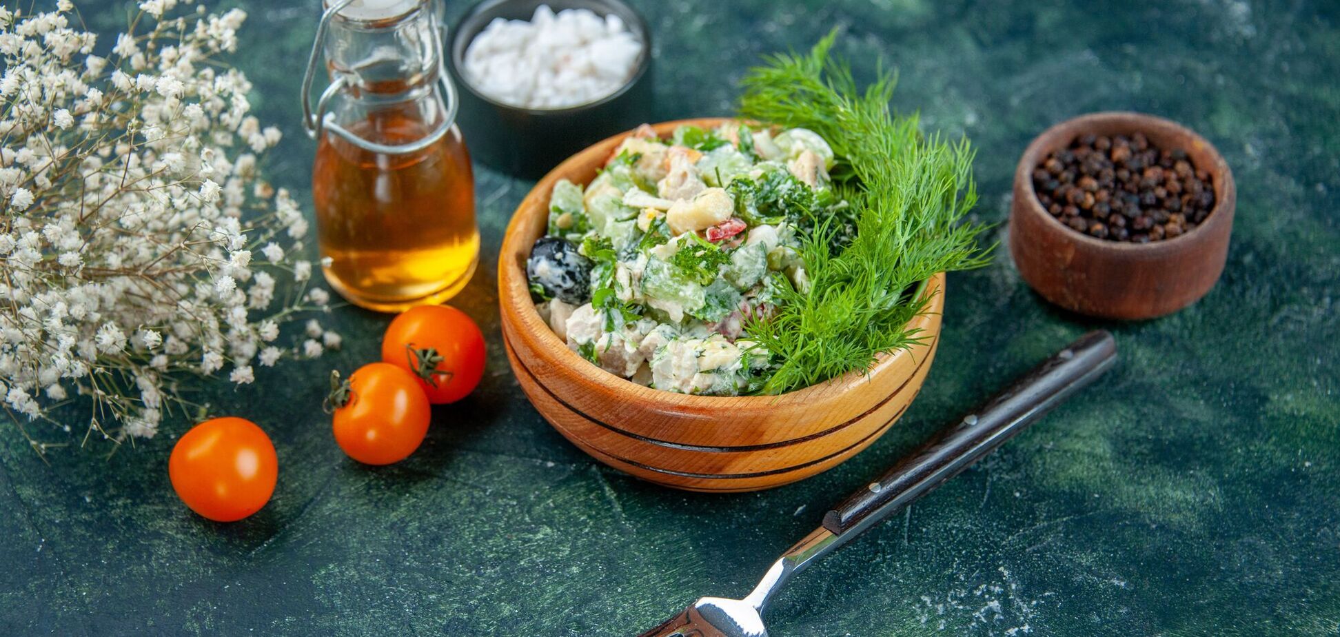 Салат з куркою та чорносливом: незвичне поєднання смаків та подача