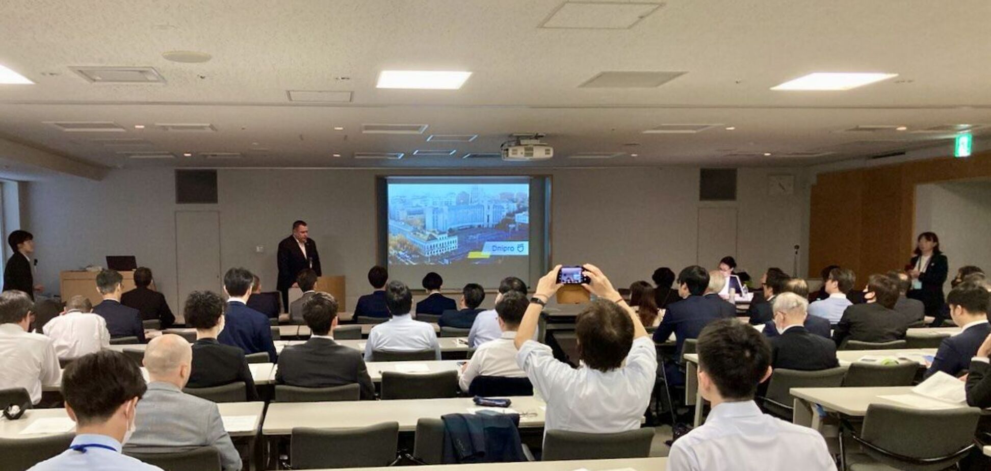 Филатов представил более 40 японским компаниям перспективные проекты восстановления Днепра