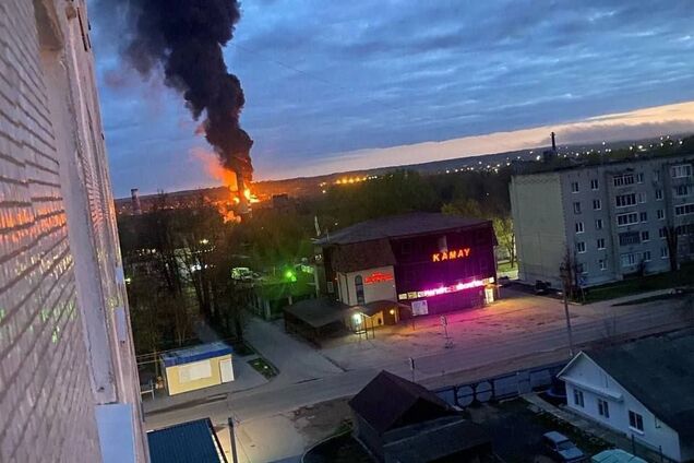 У Росії мінус 26 тис. кубів палива: дрони СБУ уразили дві нафтобази у Смоленській області