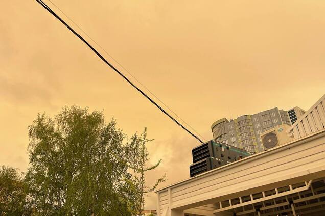 В Україні випав 'жовтий дощ': синоптики пояснили, що відбувається. Фото і відео