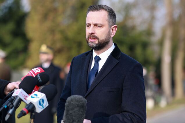 'Пригодные к службе украинцы должны вернуться на Родину': министр обороны Польши сделал громкое заявление