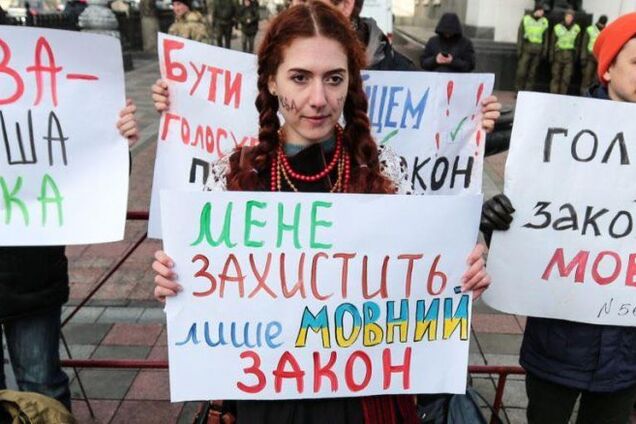 Порошенко призвал не притеснять украиноязычный дубляж в угоду английскому языку