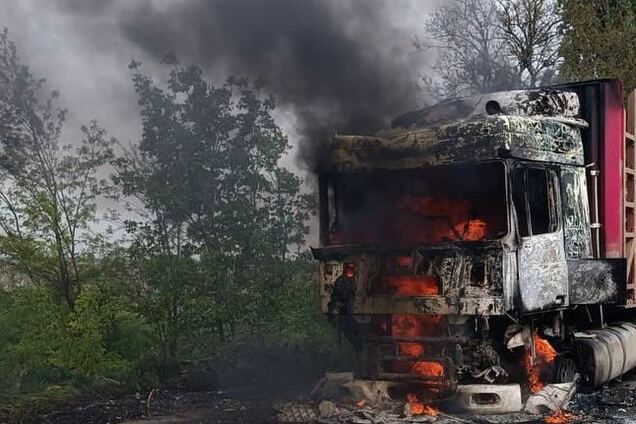 В Херсонской области оккупанты с беспилотника атаковали автомобиль: пострадал мужчина. Фото