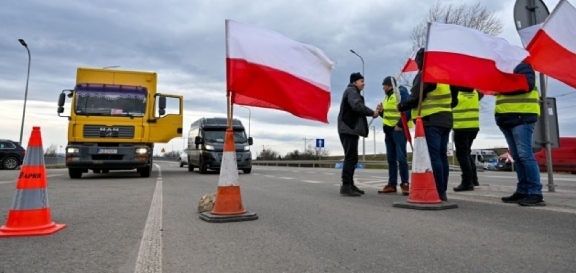 Польша продолжает блокировать границу с Украиной