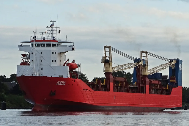 Китай надає причал російським суднам