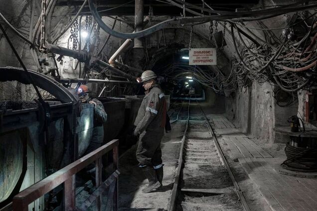 Украинские шахтеры продолжают добывать уголь в 40 км от линии фронта – The Irish Times
